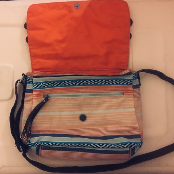 Gorgeous lil bag, full of colour and love ! - Picture 2 of 3